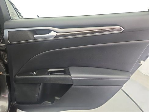 Used 2018 Ford Fusion SE w/ Fusion SE Technology Package image 27