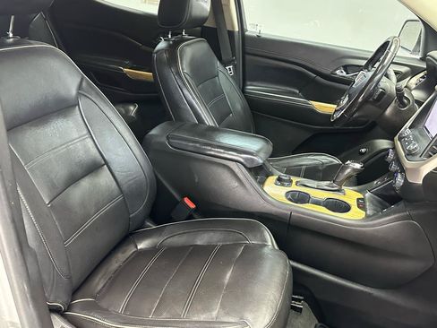 Used 2019 GMC Acadia Denali w/ Technology Package FWD image 10