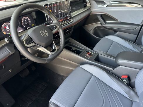 New 2026 Volkswagen Tiguan SE FWD image 8
