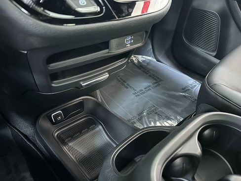 New 2026 Chrysler Pacifica Select w/ S Appearance Package FWD image 30