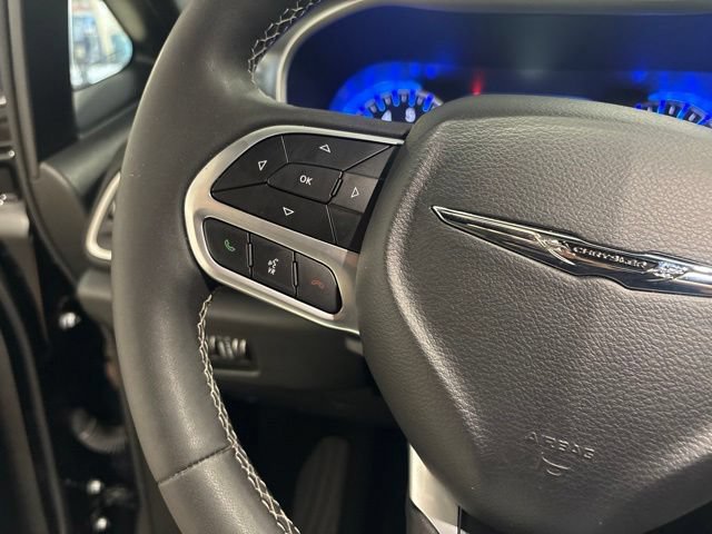 Used 2025 Chrysler Pacifica Select FWD image 16