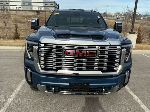 Used 2025 GMC Sierra 2500 Denali w/ Technology Package image 2