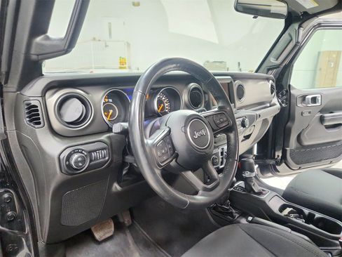 Used 2022 Jeep Gladiator Sport image 18