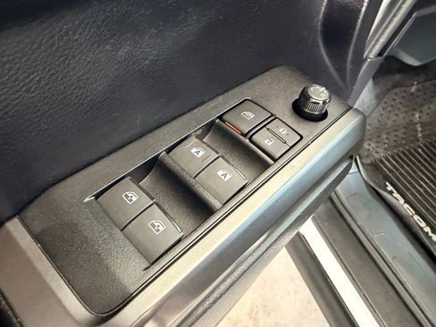 Used 2020 Toyota Tacoma TRD Off-Road image 5