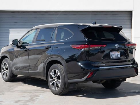 Used 2023 Toyota Highlander XLE FWD image 7