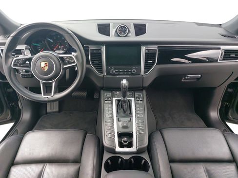 Certified 2018 Porsche Macan image 11
