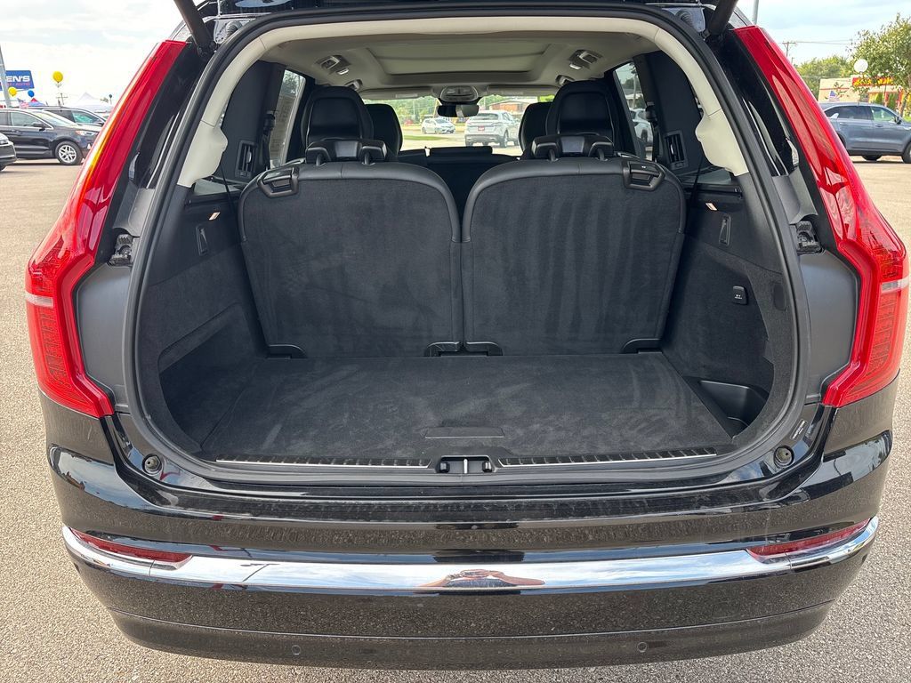 Used 2025 Volvo XC90 B6 Plus AWD/4WD image 30