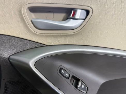 Used 2017 Hyundai Santa Fe Limited image 36