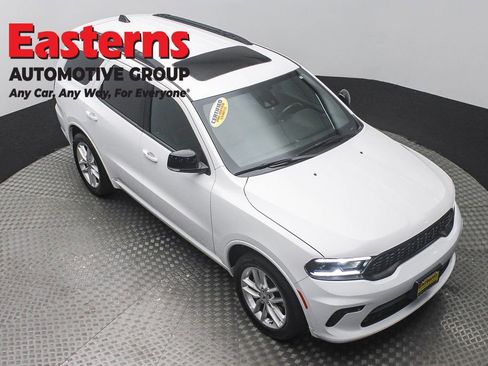 Used 2024 Dodge Durango GT RWD image 3