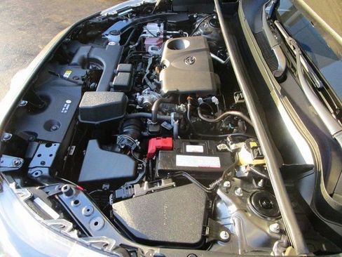 Used 2023 Toyota RAV4 XLE Premium image 10