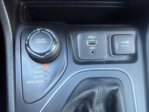 Used 2020 Jeep Cherokee Latitude AWD/4WD image 61
