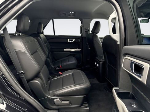 Used 2022 Ford Explorer XLT w/ Equipment Group 202A image 19