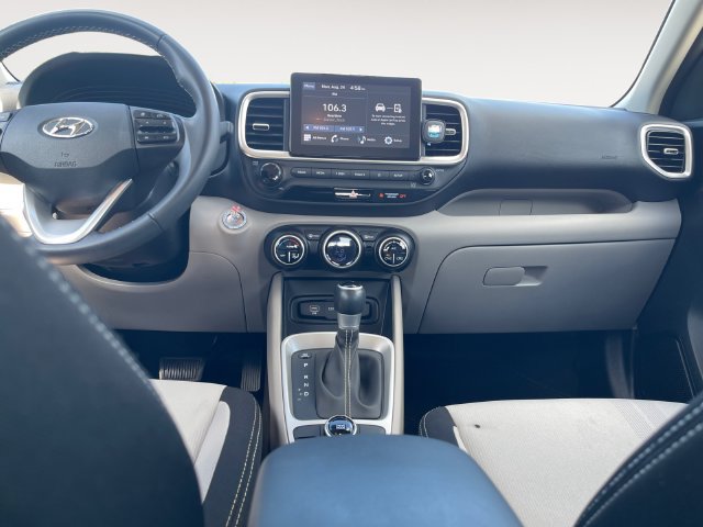 Used 2025 Hyundai Venue SEL FWD image 11