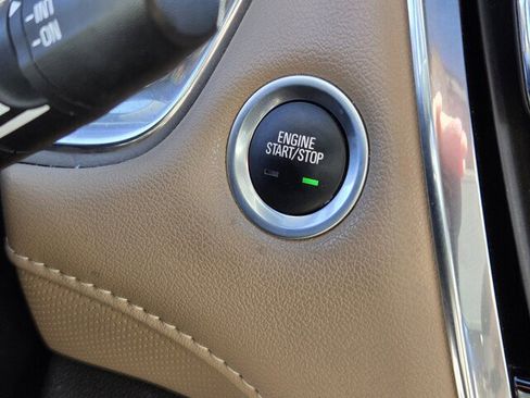 Used 2023 Chevrolet Traverse Premier image 11