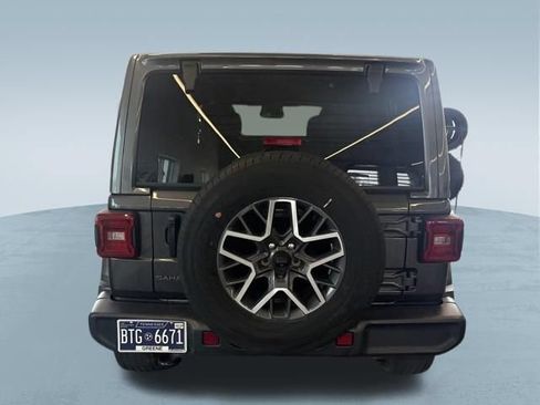 Used 2025 Jeep Wrangler Unlimited Sahara AWD/4WD image 8