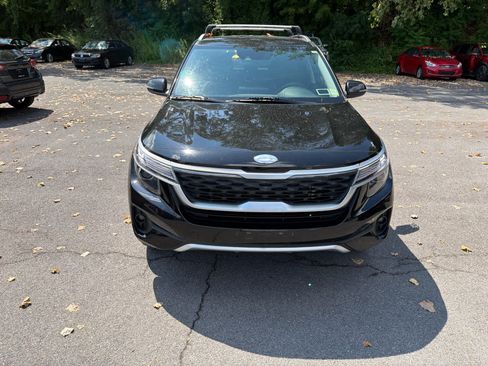 Used 2021 Kia Seltos S AWD/4WD image 2