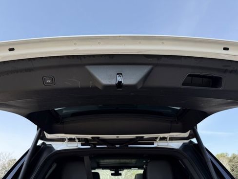 Used 2022 Chevrolet Tahoe Z71 w/ Luxury Package image 34