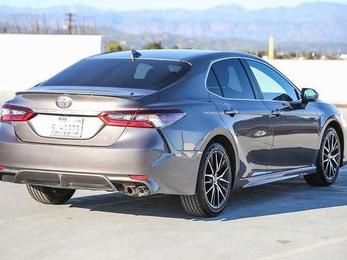 Used 2024 Toyota Camry SE image 5