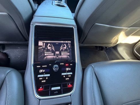 Used 2022 Porsche Panamera 4 Platinum Edition image 15