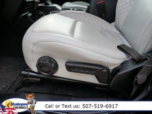 Used 2023 Jeep Gladiator Overland image 10