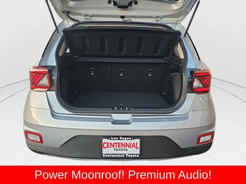 Used 2025 Hyundai Venue SEL image 21