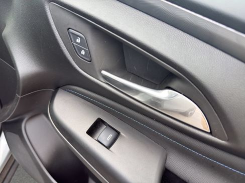 Used 2025 Buick Envista Sport Touring w/ Convenience I Package FWD image 16