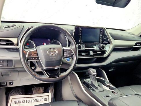 Used 2021 Toyota Highlander XLE image 13