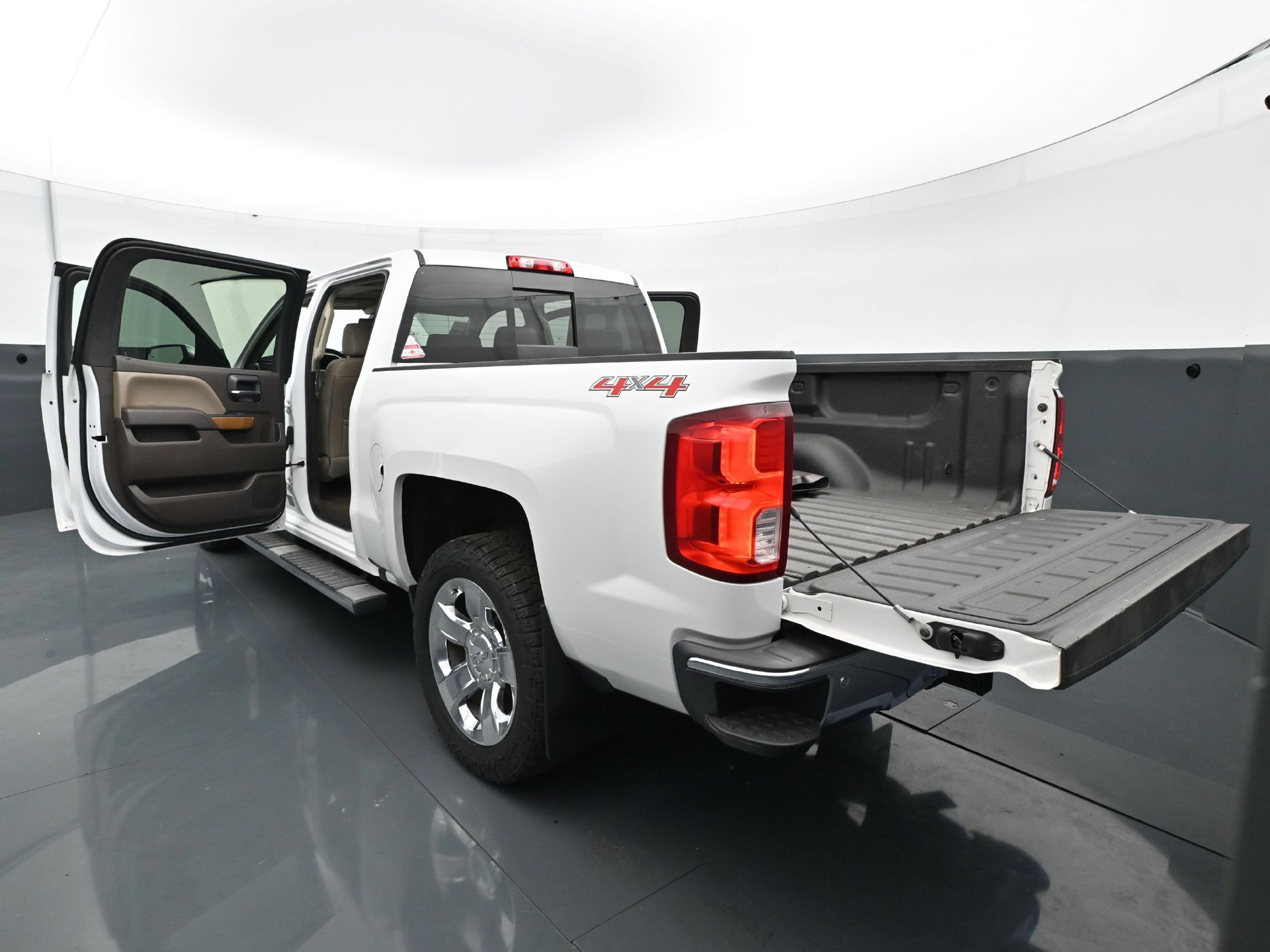 Used 2016 Chevrolet Silverado 1500 LTZ w/ Sport Package AWD/4WD image 33