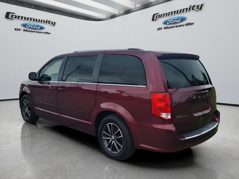Used 2017 Dodge Grand Caravan SXT FWD image 6