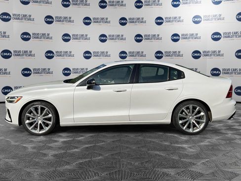 Used 2021 Volvo S60 T5 Momentum FWD image 2