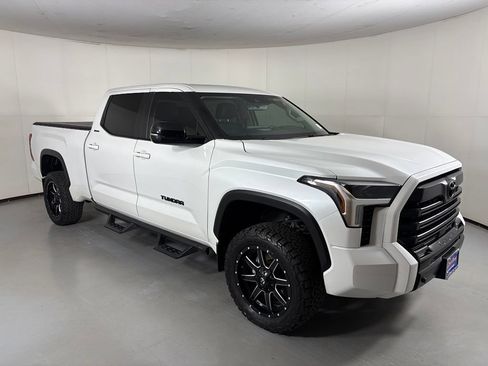 Used 2024 Toyota Tundra Limited AWD/4WD image 2