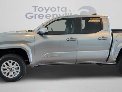 Used 2025 Toyota Tacoma SR5 RWD image 36