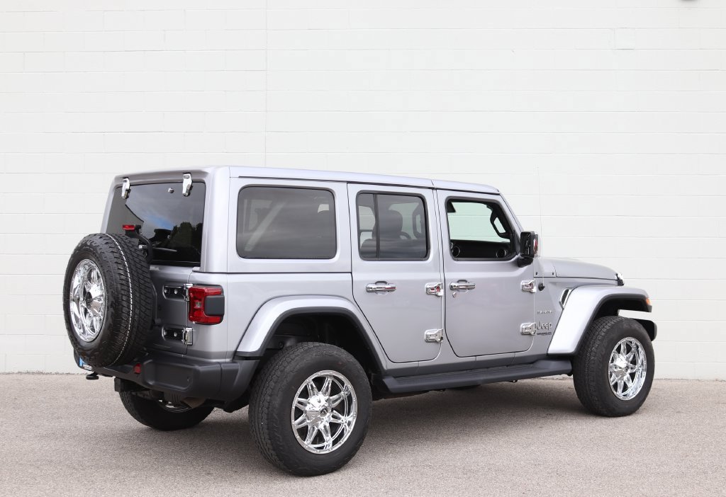 Used 2021 Jeep Wrangler Unlimited Sahara w/ Uconnect 4C Nav & Sound Group AWD/4WD image 2