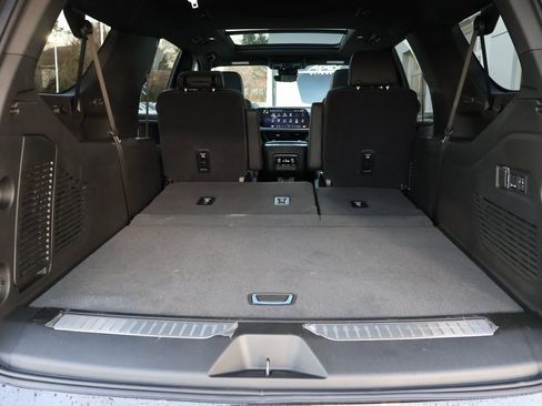 New 2025 Chevrolet Suburban High Country image 36