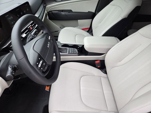 New 2026 Kia Sportage EX FWD image 10