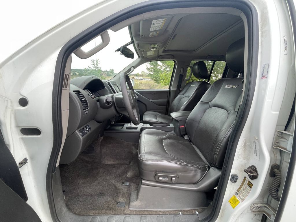 Used 2015 Nissan Frontier PRO-4X w/ Pro-4x Luxury Package AWD/4WD image 3