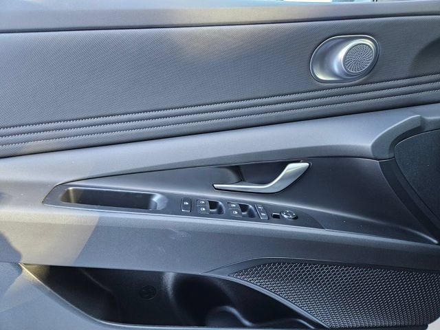 Certified 2025 Hyundai Elantra SEL FWD image 17