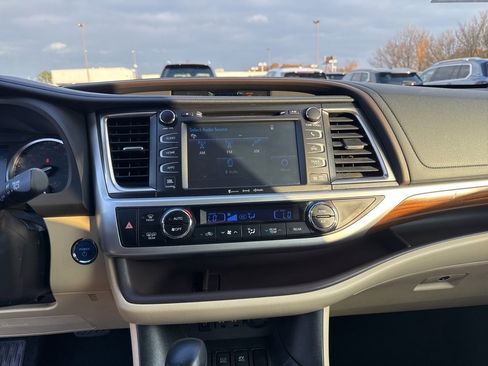 Used 2019 Toyota Highlander Limited image 15