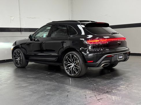 Used 2023 Porsche Macan AWD/4WD image 9