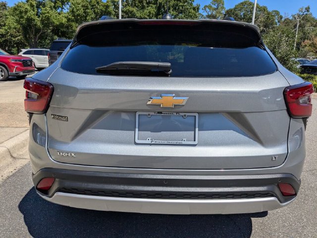 Used 2024 Chevrolet Trax LT w/ Driver Confidence Package FWD image 9