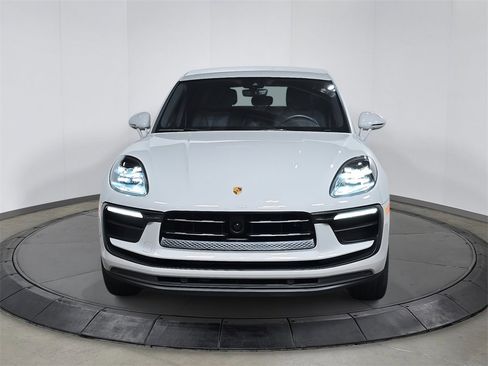 Used 2025 Porsche Macan image 10