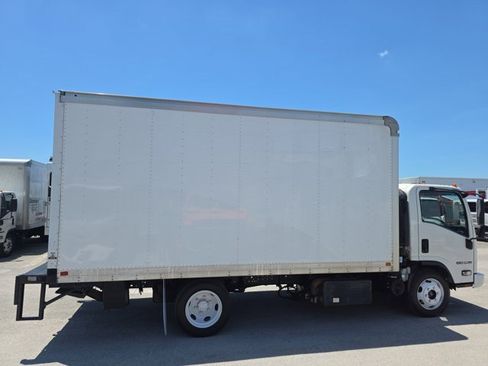 Used 2023 Isuzu NPR RWD image 8