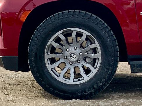 Used 2021 Chevrolet Suburban High Country image 16