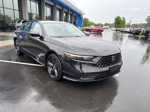 Used 2023 Honda Accord Sport image 4