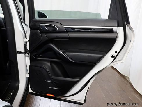 Used 2018 Porsche Cayenne image 31