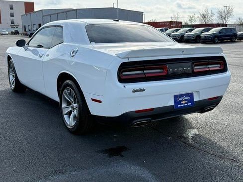 Used 2019 Dodge Challenger SXT image 10
