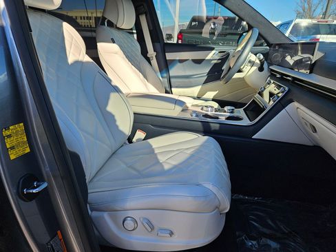 Used 2025 Genesis GV80 3.5T Prestige image 33