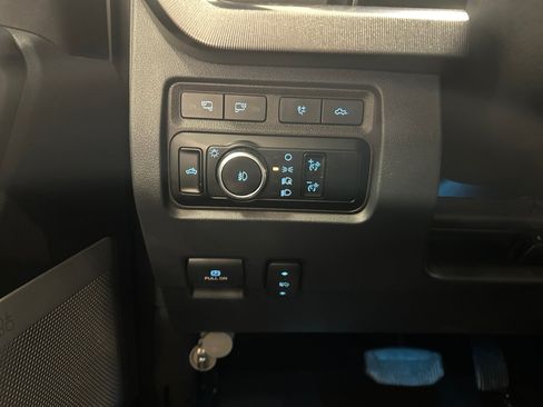 Used 2024 Ford F250 Platinum w/ Tremor Off-Road Package AWD/4WD image 19