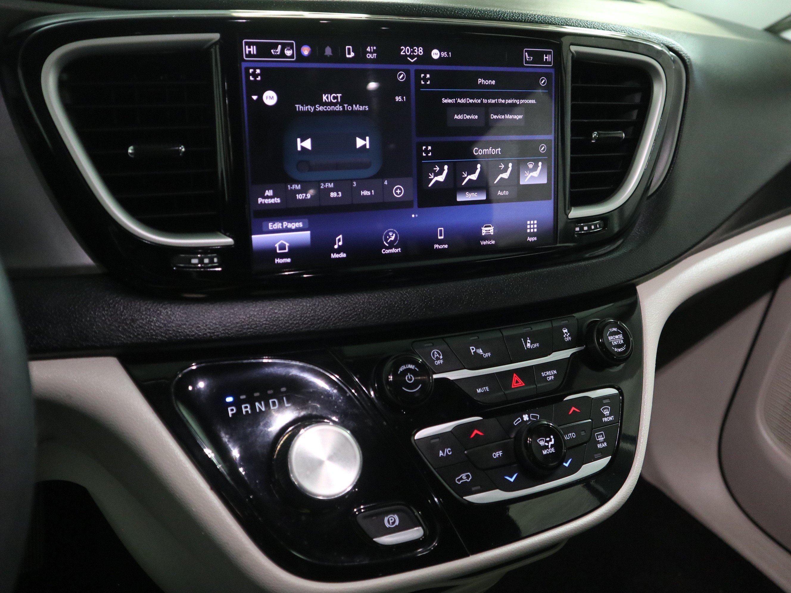 Used 2023 Chrysler Pacifica Touring-L FWD image 23