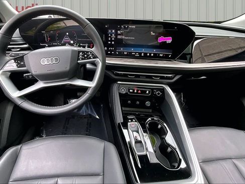 Used 2025 Audi Q5 Premium w/ Convenience Package image 7